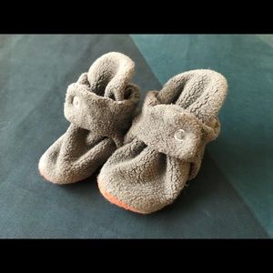 Zutano 6-12m booties